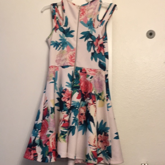 Good condition and very good for events 10/12 - Picture 4 of 4